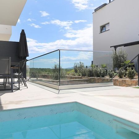 Brand New Apartment With Private Pool Нівице Екстер'єр фото